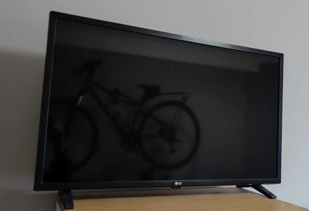 Televisão LED marca LG, 32'', HD, Smart TV