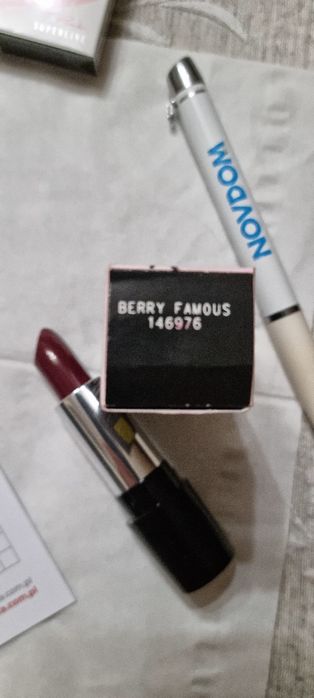 Szminka Berry Famous semi shine