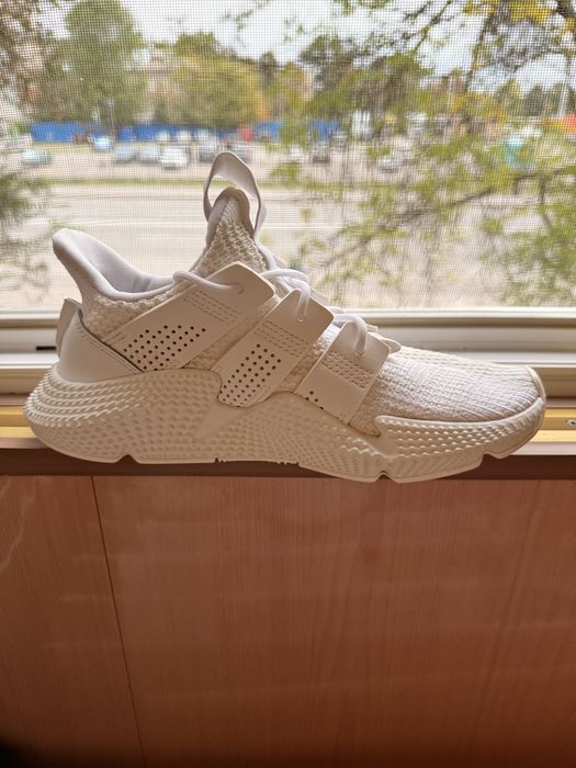 Жіноче взутя adidas