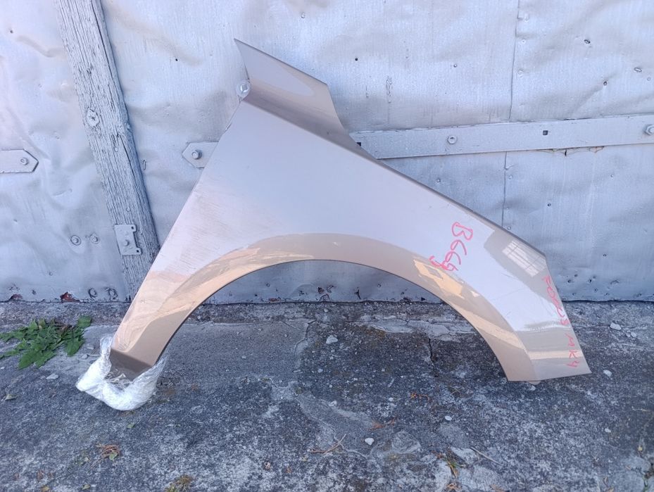 Ford focus MK4 błotnik prawy przód ladny