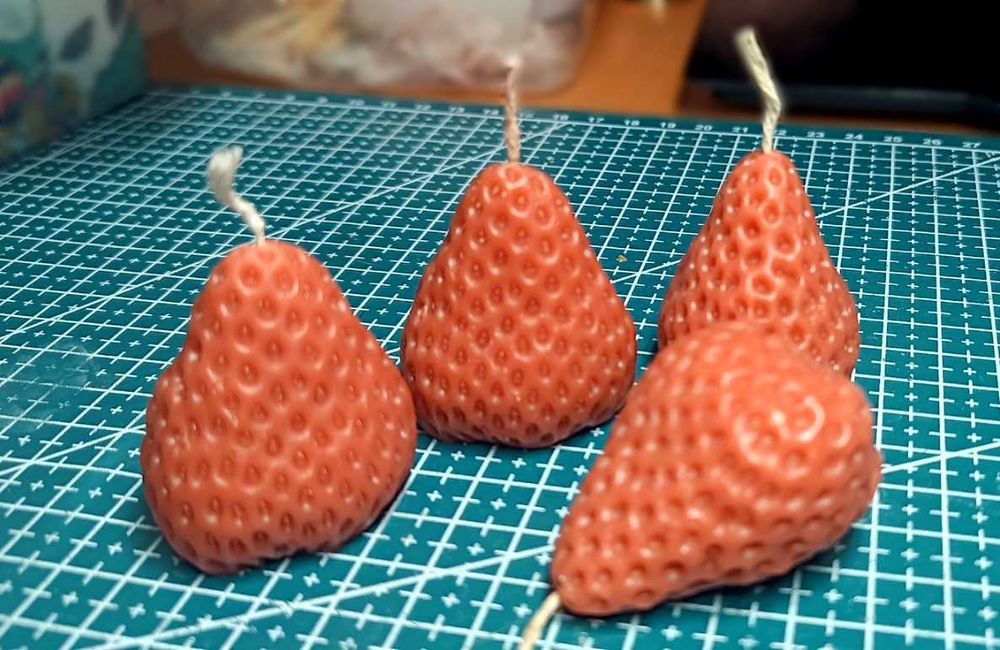 Свеча Клубника (набор 3 свечи)