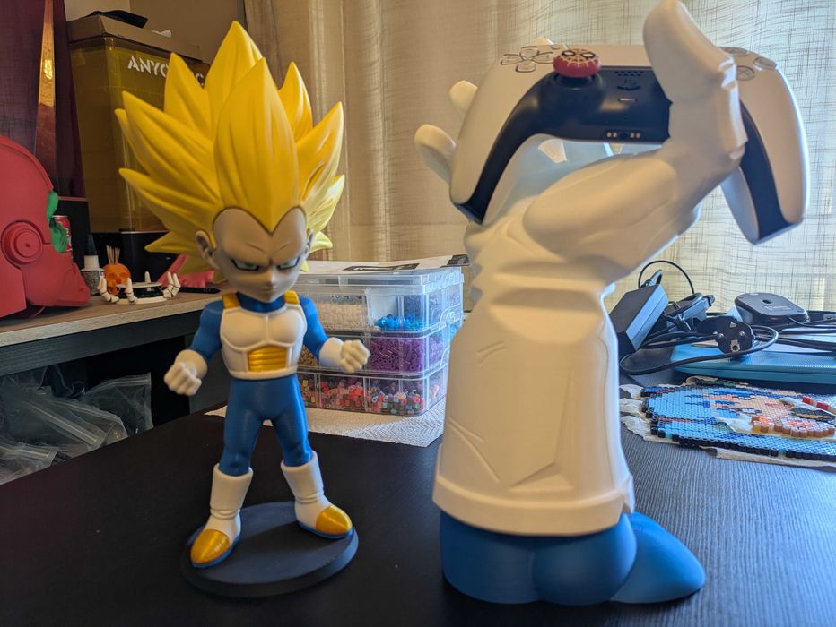 Pack Figura + Suporte para Comandos Vegeta
