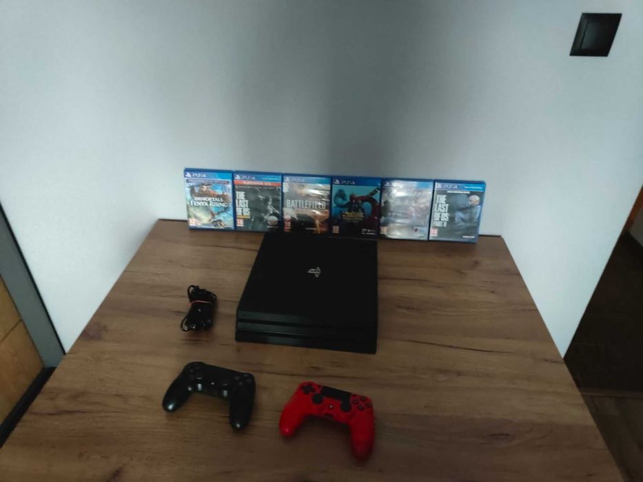 PlayStation 4 Pro 1TB | 2 Pady | Gry | Zestaw PS4 Pro Stan BDB