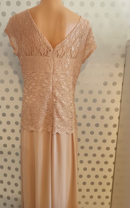 Elegancka sukienka maxi z koronką i cekinami | Kolor pudrowy róż
