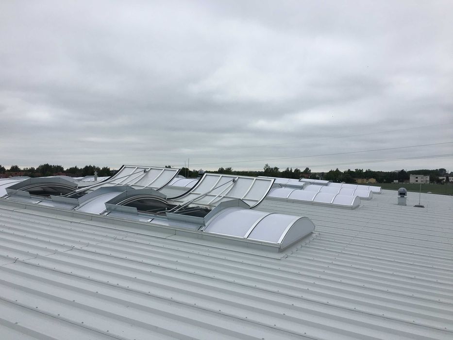 KLAPY DYMOWE Wyłazy dachowe Naświetla, sterowanie ręczne i elektryczne