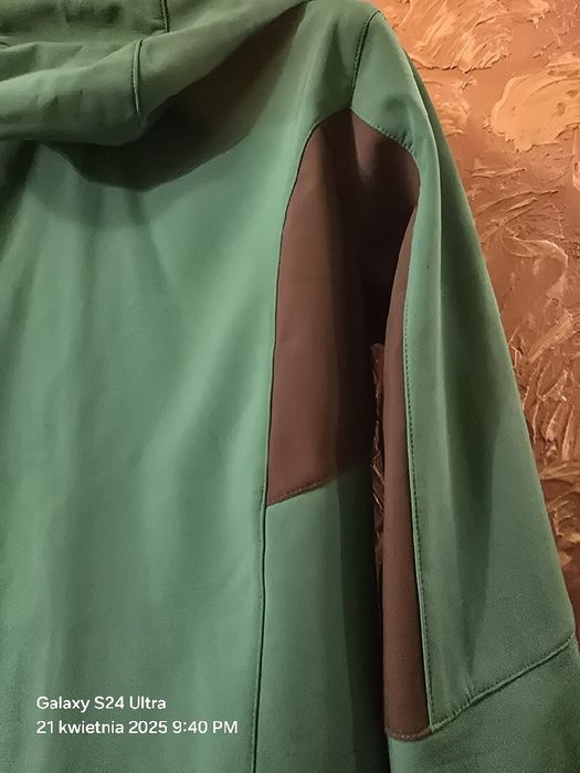 Kurtka bluza sportowa trekkingowa SOFTSHELL IGUANA rozmiar M/L.