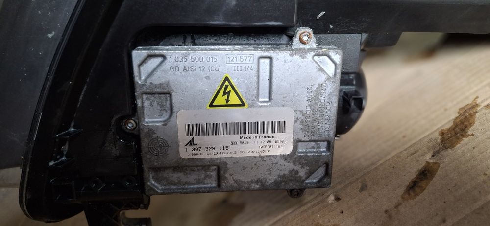 Lampa ksenon audi a3 8P