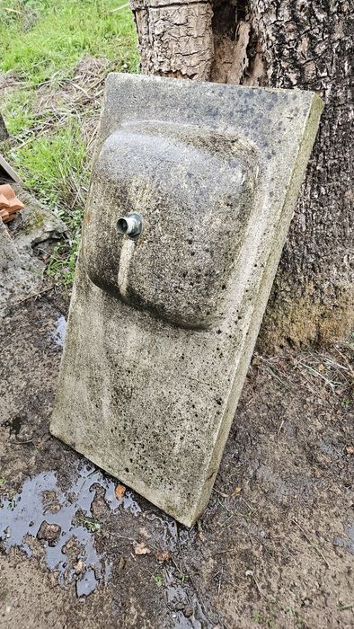 Pia de marmorite  antiga