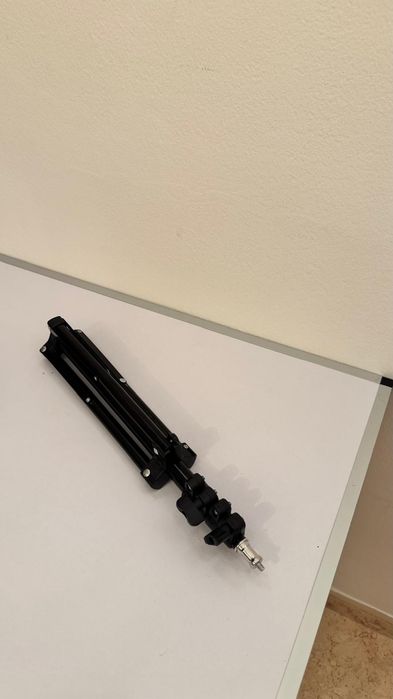 2 tripés, para chão e para mesa