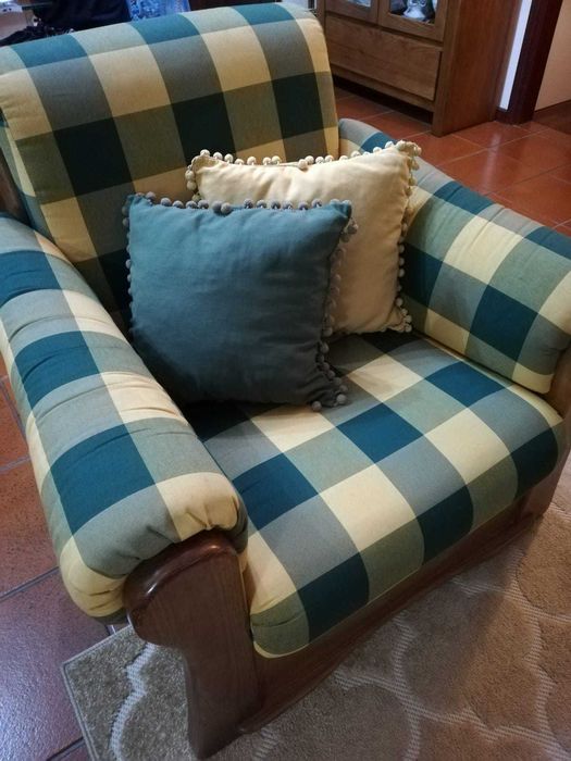 Terno de sofás Aquinos como novos