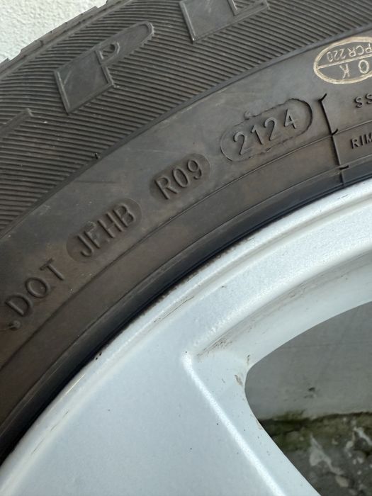 Felgi z nowymi oponami zimowymi volvo malowane proszkowo