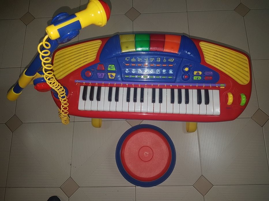 Piano multifuncões grande