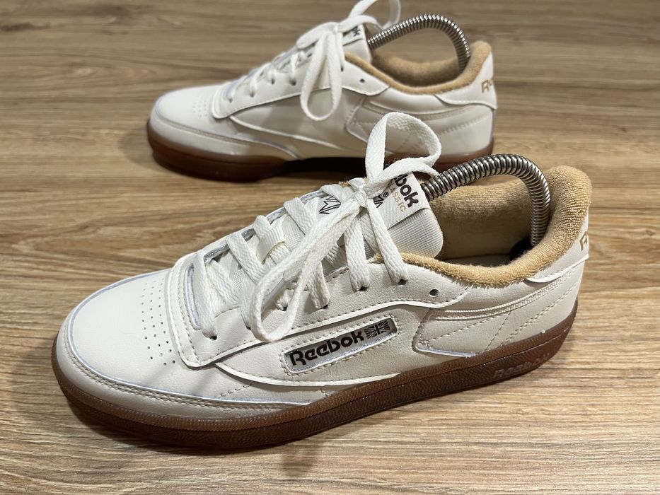 Кросівки Reebok Club C 85 у кольорі Vintage Chalk/Camel з характерною гумовою підошвою розмір 39(25,5 см.)