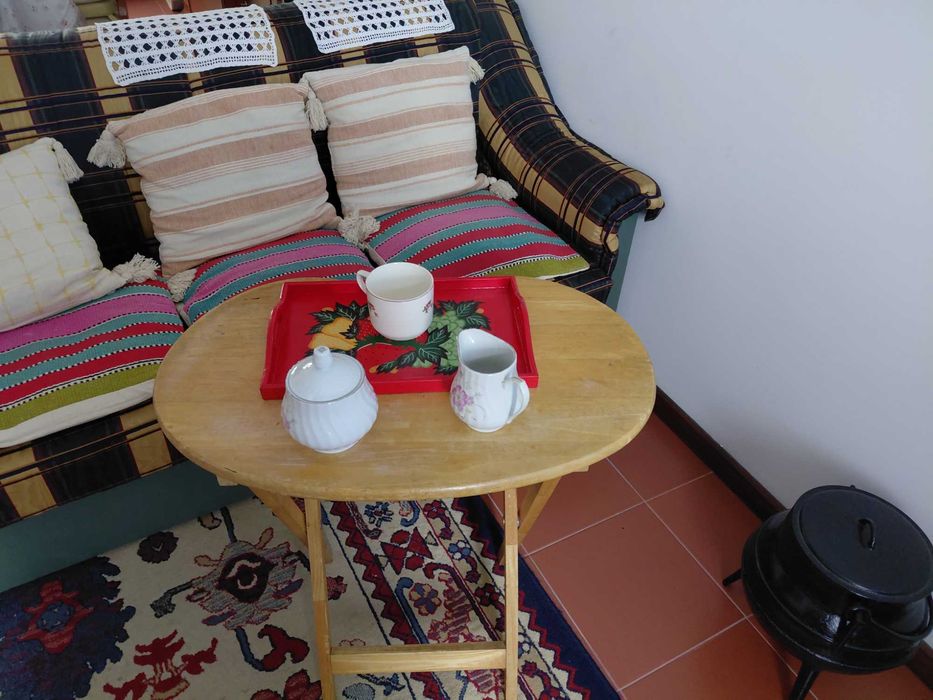 Mesa Dobrável em Madeira para Apoio de Sala