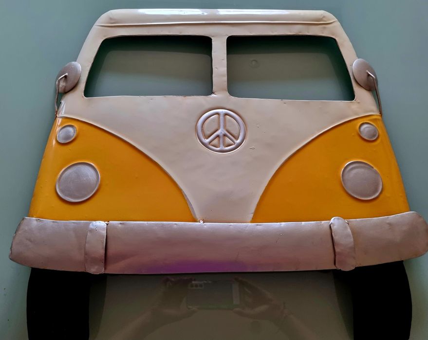 Decoração de parede que pode ser usada também como moldura. Frente de uma volkswagen clássica