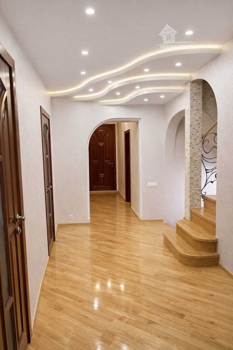 Київ. Будинок 250 кв. Теплий басейн, сауна, генератор.