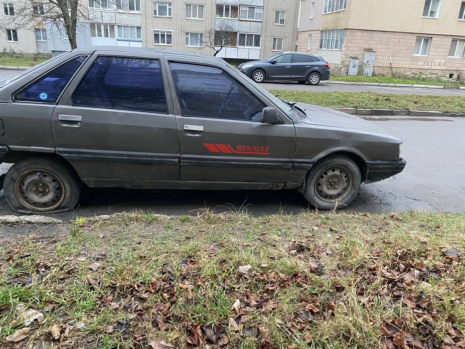 Терміново.! Продам Рено 21  1.7 газ/бензин ( можливий обмін )