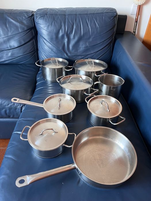 Conjunto de tachos (8) de alta qualidade ,que  podem ser usadas em vidro cerâmica,elétrico e gás