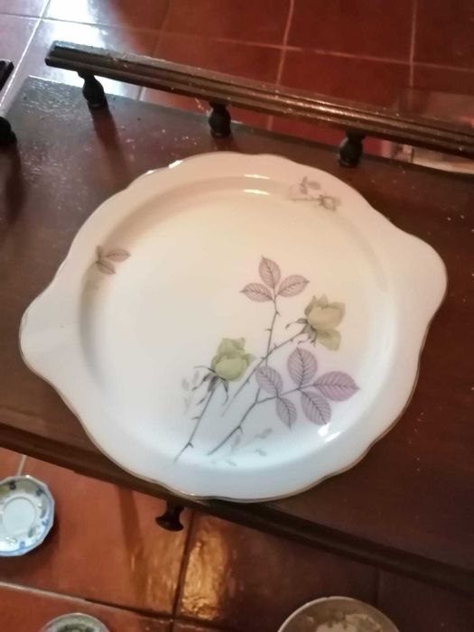 prato redondo tons branco e lilas