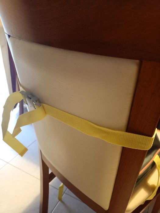 Cadeira/almofada elevadora  de viagem para refeição.