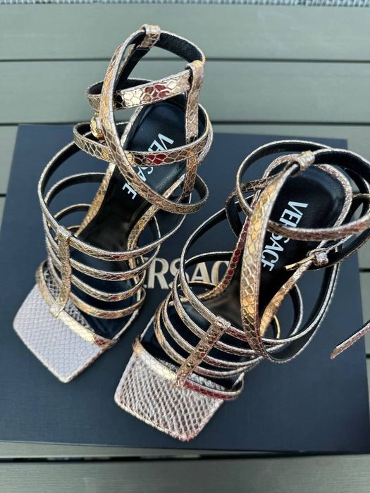 Нові оригінальні босоніжки Versace