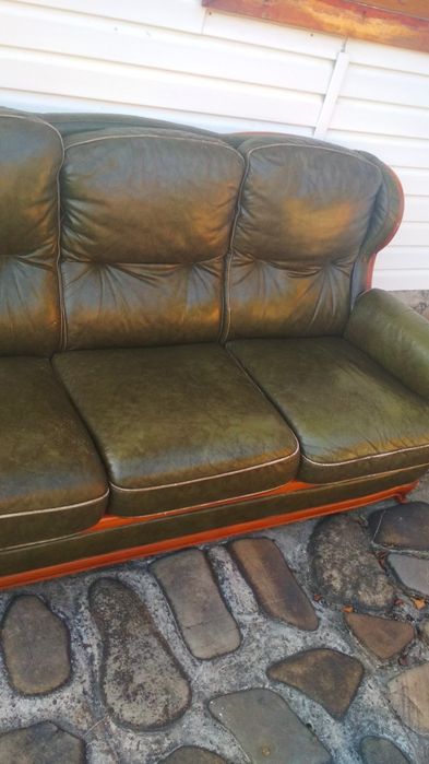 Диван зелений шкіряний