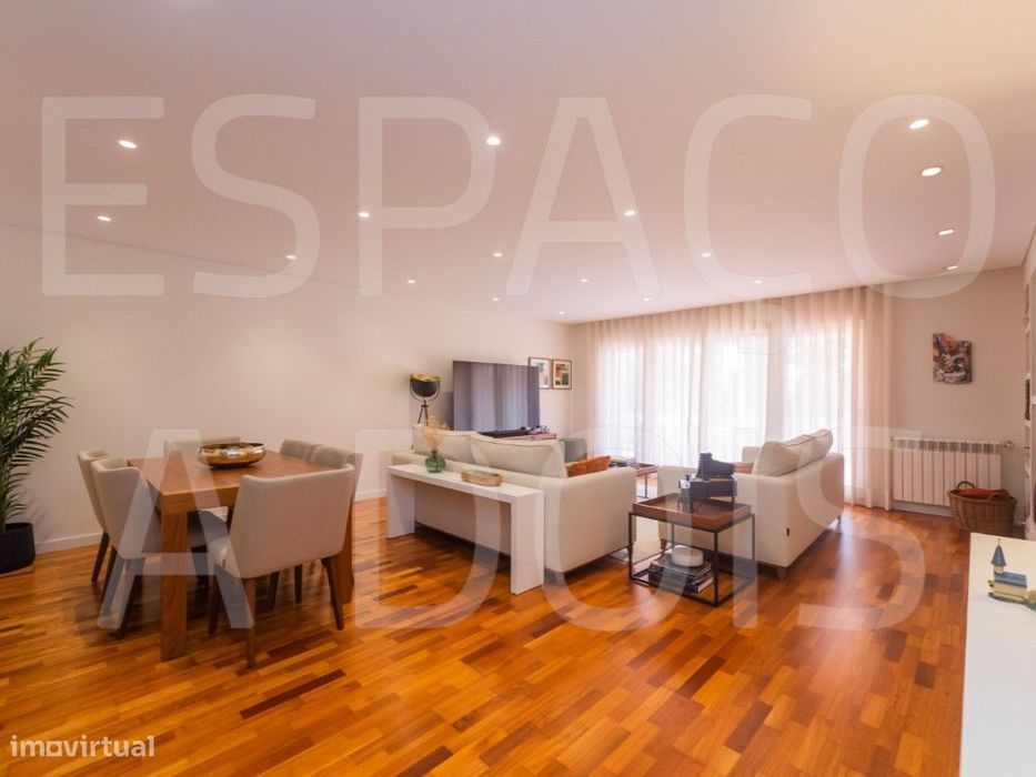 ÚNICO! T3 Duplex | 2 Grandes Terraços, 2 Parqueamentos e Enorme Arr...