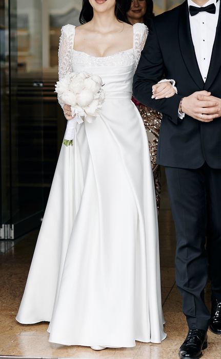 Suknia ślubna Pollardi model Eliz materiał Mikado z haftem