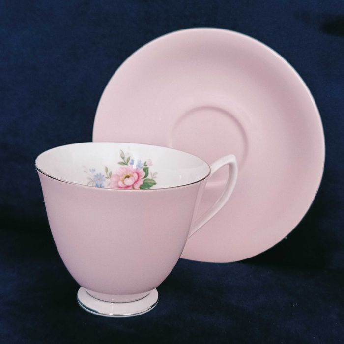 **RÓŻOWA filiżanka porcelana Royal Albert 1950+