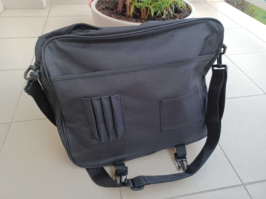 Niebieska Torba na Laptopa z paskiem/do ręki marki Halfar.
