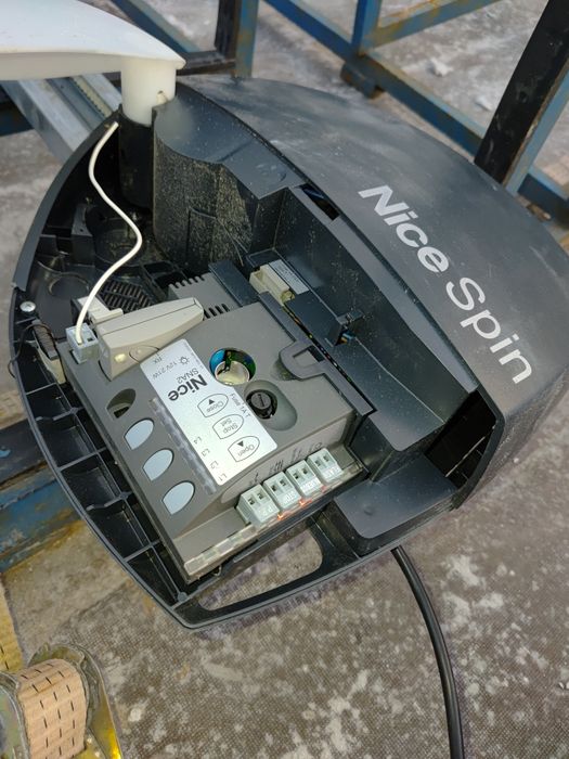 Napęd silnik automat do bramy garażowej Nice Spin