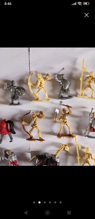 Lote de figuras medievais antigas