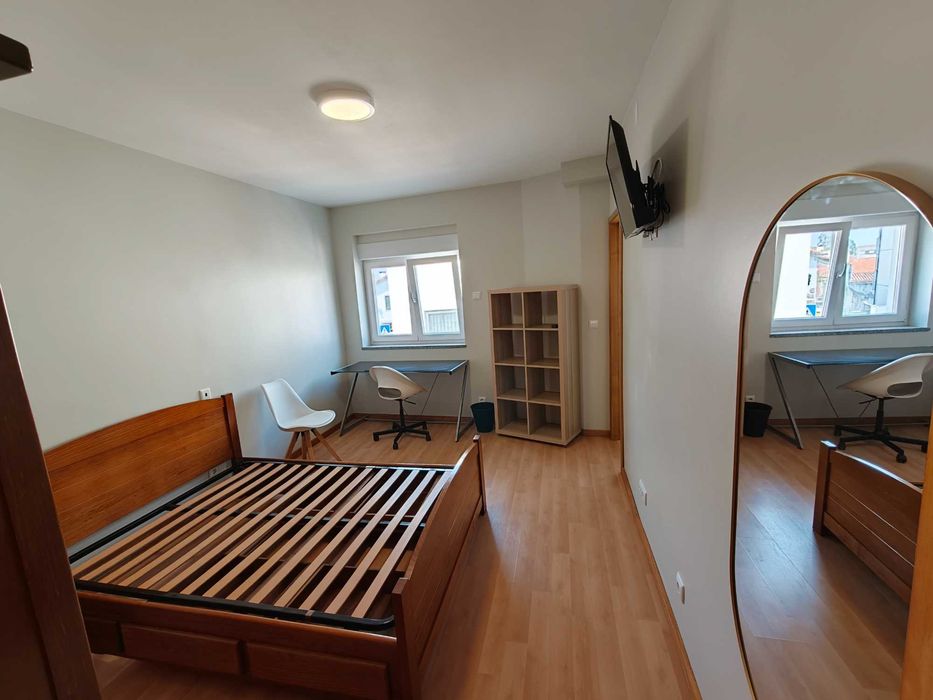 Quarto com WC Privado  perto das Universidades (Permite deslocação a pé)
