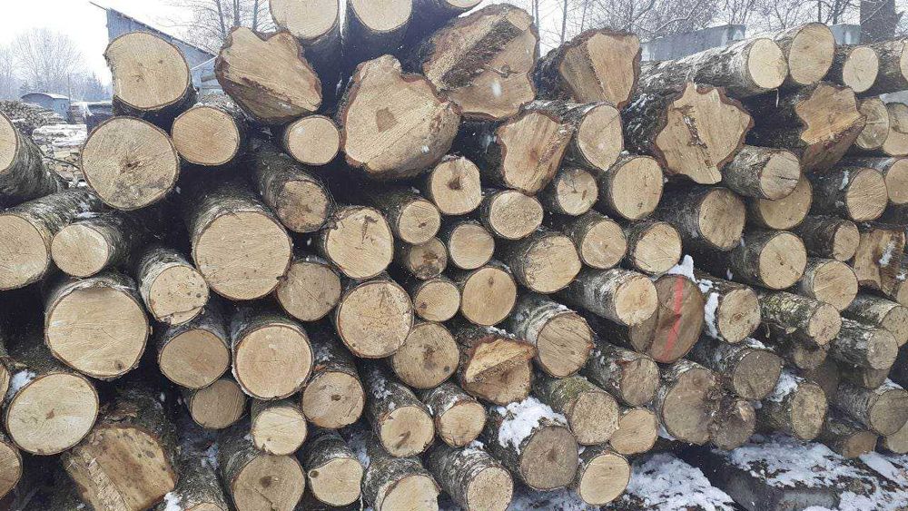 drewno opałowe sezonowane 3 lata pod wiatą, układane na paletach