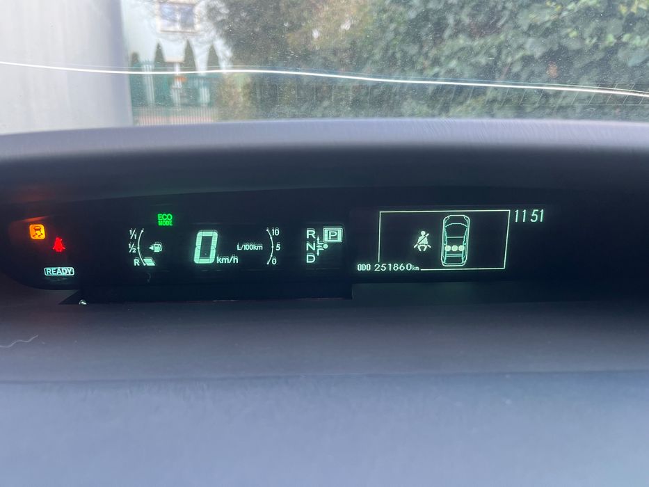 Sprzedam samochód osobowy marki toyota prius  30