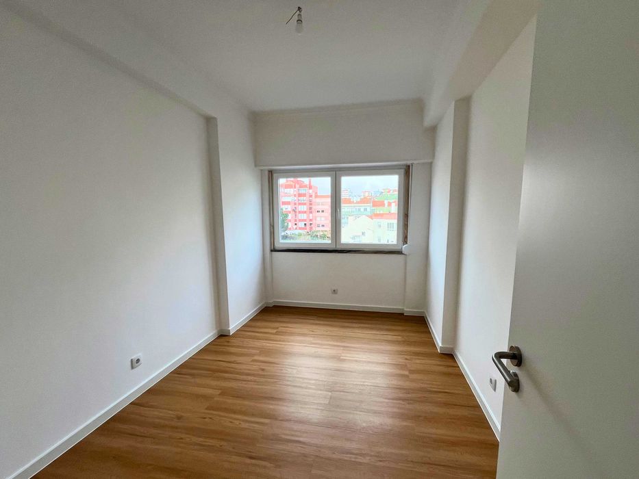 Apartamento T2 Totalmente Renovado com Arrecadação - Amadora