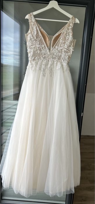 Suknia Ślubna literka ,,A” brzoskwiniowo brokatowy spód