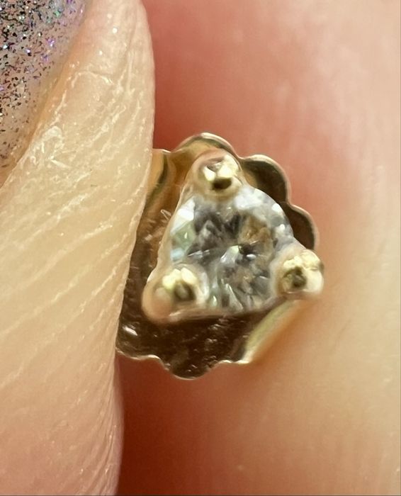 Złote kolczyki z diamentami