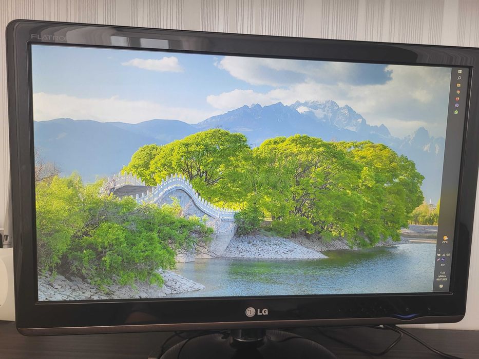 Монитор LG flatron E2350VR-SN