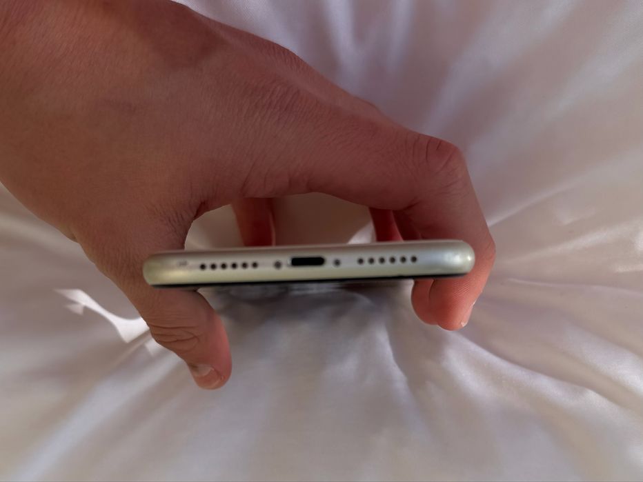 iPhone 11, branco, 128GB, sem garantia