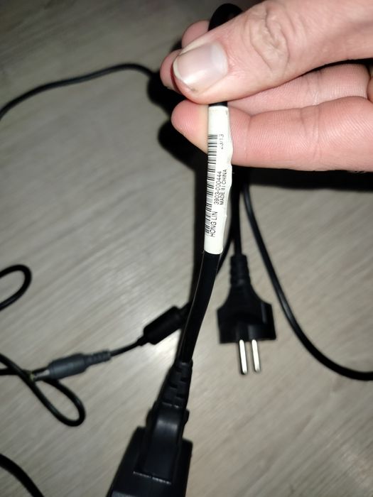 Zasilacz Lenovo 90W 20V  stan bardzo dobry