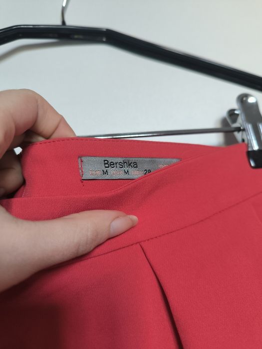 Czerwona spódnica bershka m