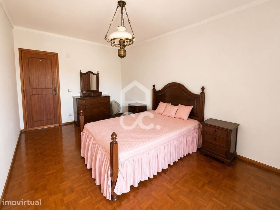 Apartamento T3 no centro de Alcobaça