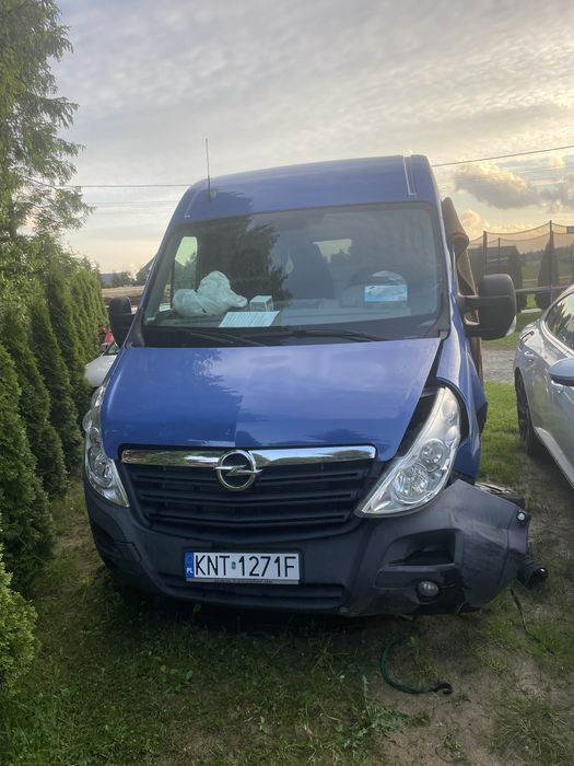 Opel movano uszkodzony