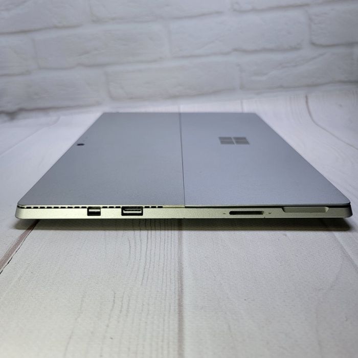 Продам ноутбук Microsoft  Surface Pro 4 1724 | i5-6300U | SSD М2 128 | LPDDR3 4gb