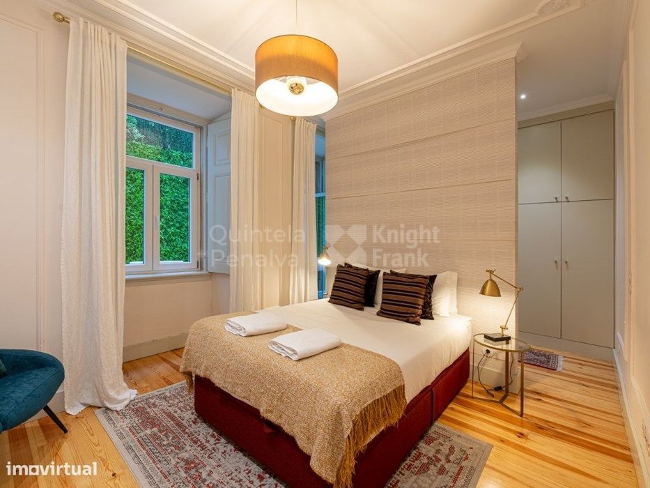 Apartamento T6 com varanda e ar condicionado