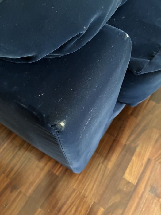 Sofá cama azul usado