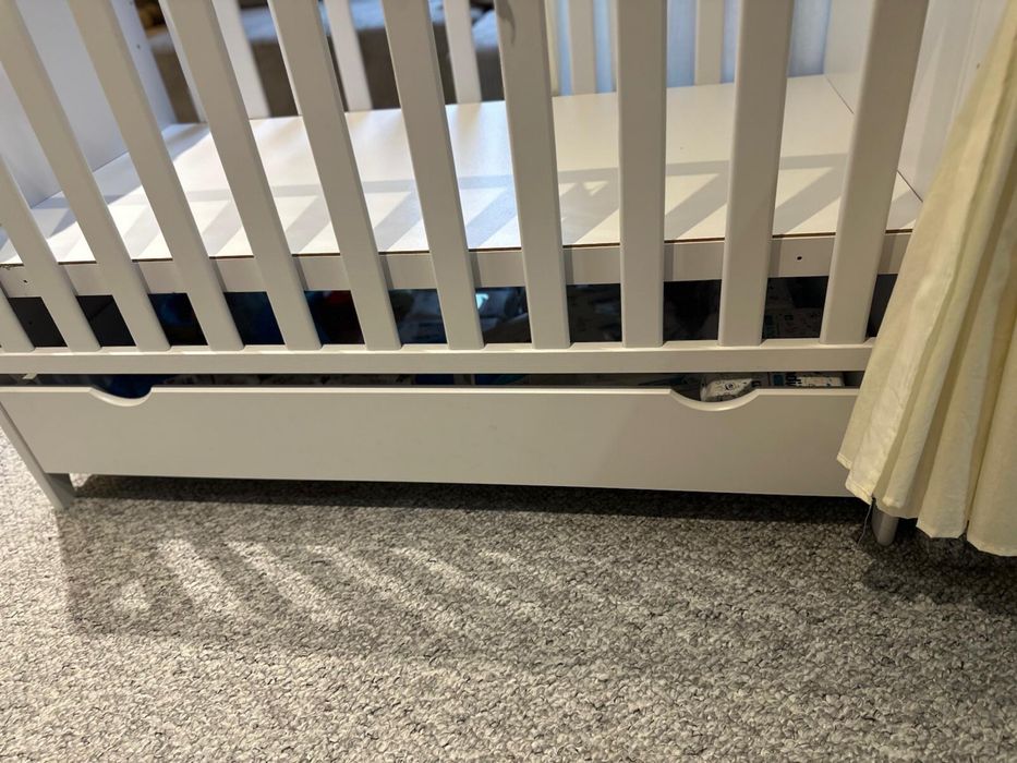 Drewniane łóżeczko dla dziecka