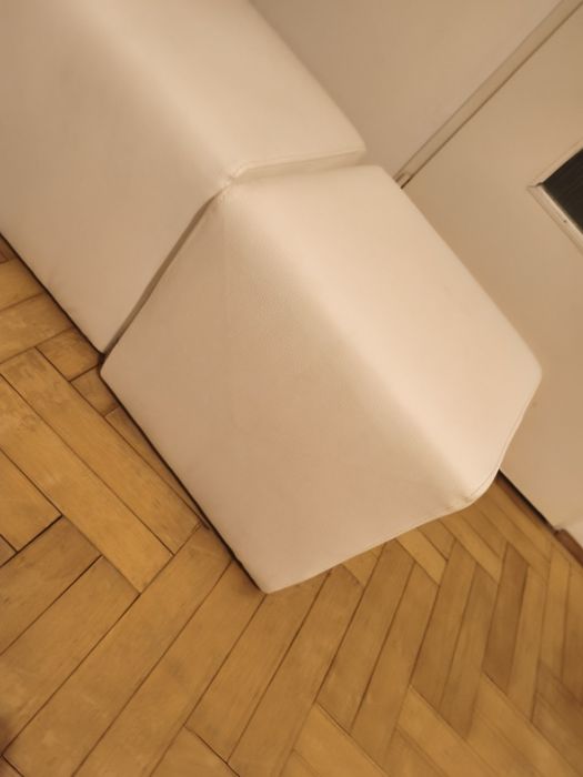 Pufa biała skóropodobne