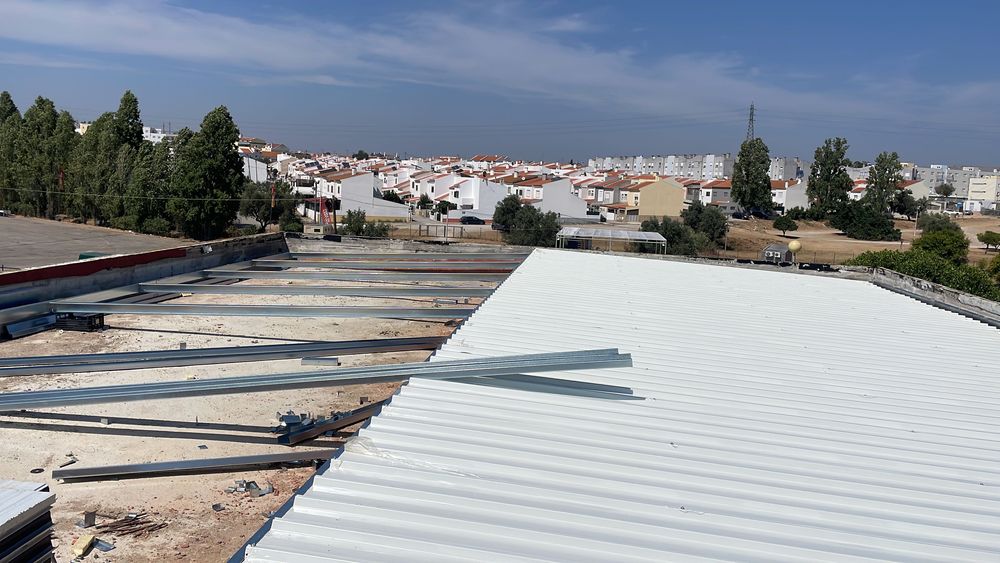 Realizamos todo o tipo de serviço em telhados